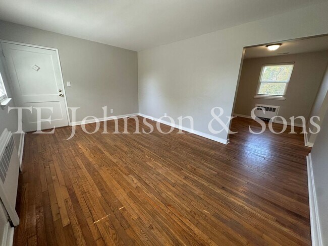 Building Photo - Spacious 2 Bedroom Condo