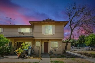 Building Photo - 985 Bellhurst Ave