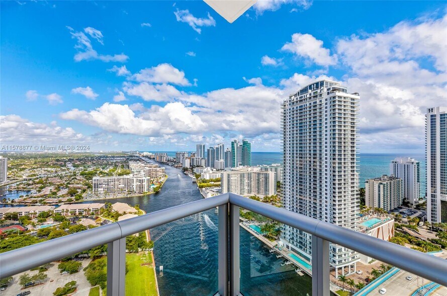 Building Photo - 2602 E Hallandale Beach Blvd