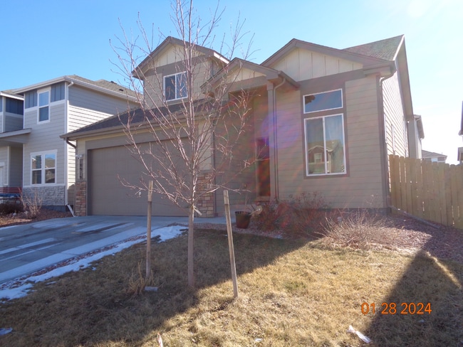 Building Photo - Great neighborhood! with open space and wa...