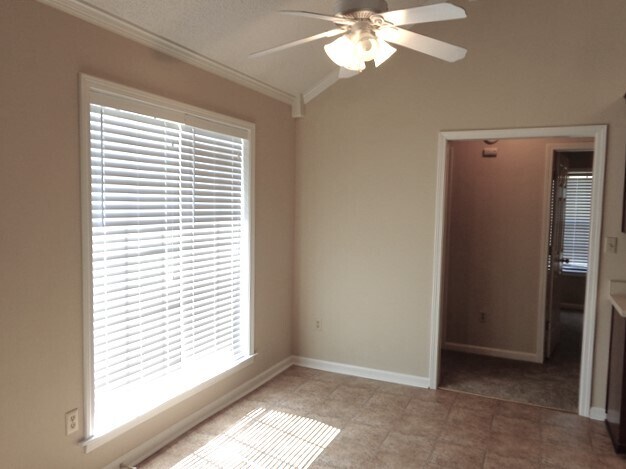 Building Photo - 5026 Springtree Dr