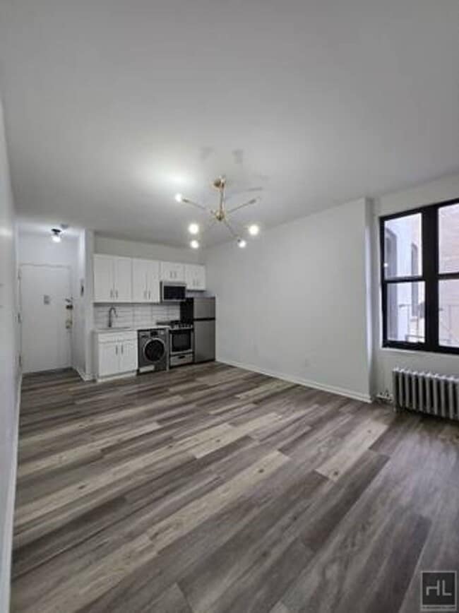 Primary Photo - East 35th Street