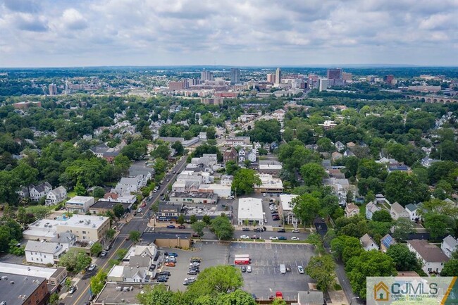 Building Photo - 139 Raritan Ave