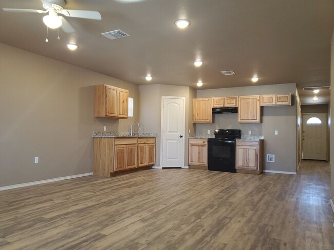 Building Photo - 3/2/1 in Northeast LBK
