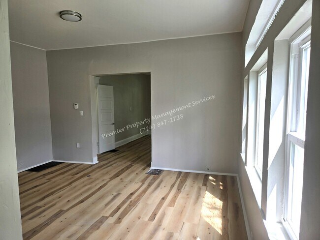 Building Photo - 1429 Hall Ave