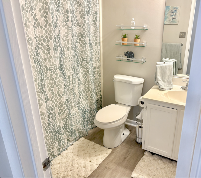 Building Photo - 421 Woodview Ln