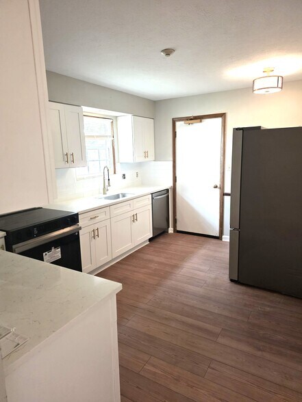 Building Photo - 1653 Southbend Dr