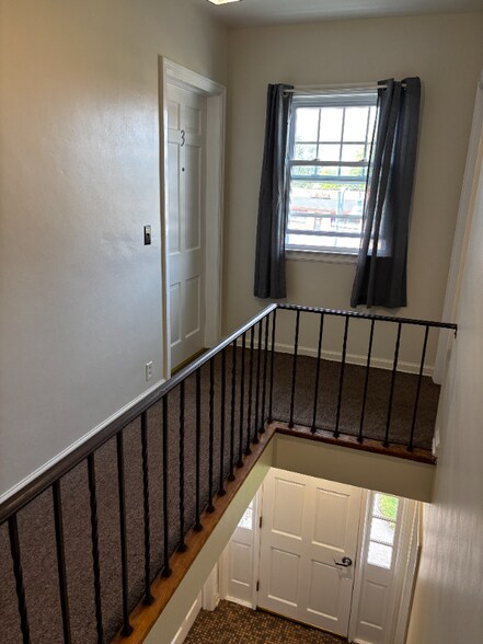 Building Photo - 142 Riverview Dr