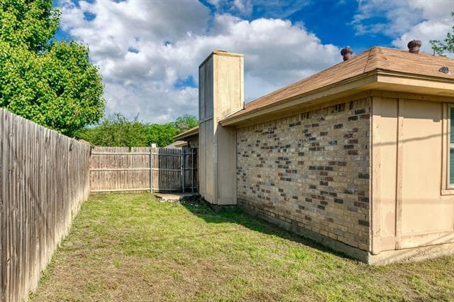 Building Photo - 6631 Parkview Ln