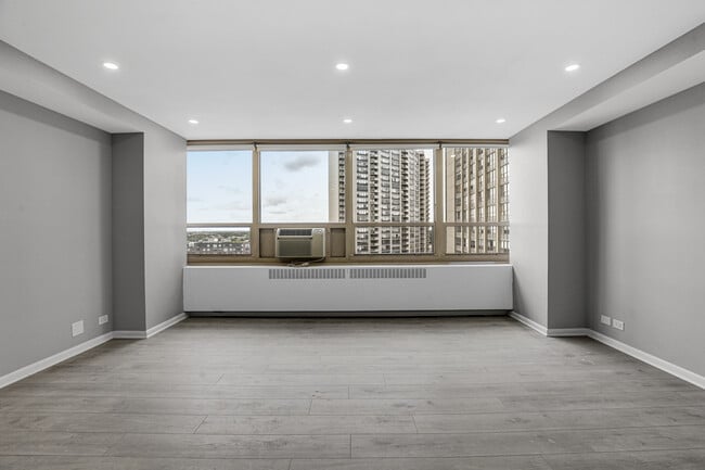 Building Photo - 3950 N Lake Shore Dr