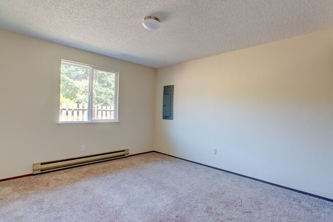 Building Photo - 634 N El Mirador St