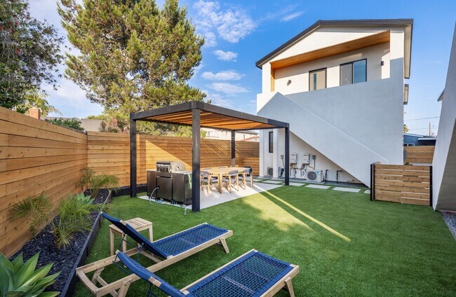 Building Photo - Modern Private Retreat in the Heart of Clairemont