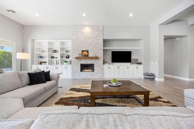 Building Photo - 49392 Hohokam River St