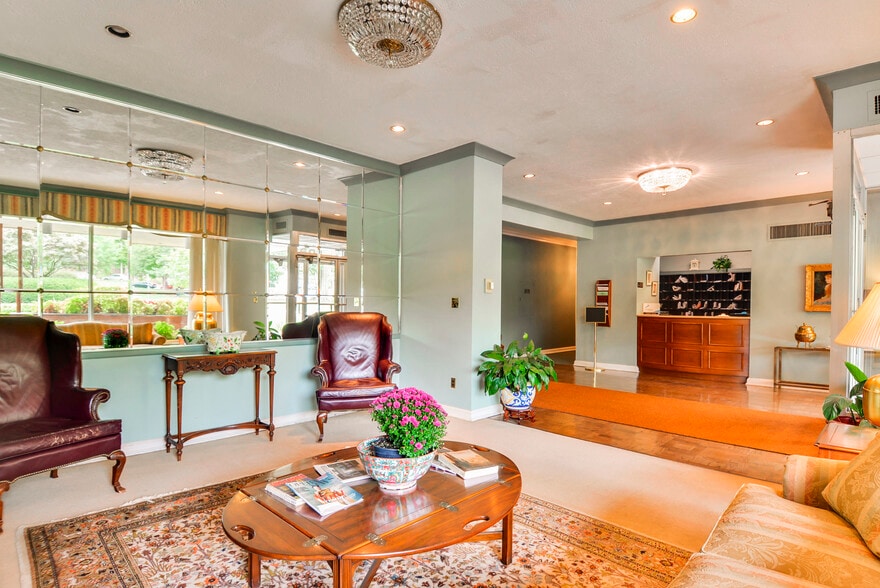 Front desk - 3601 Greenway