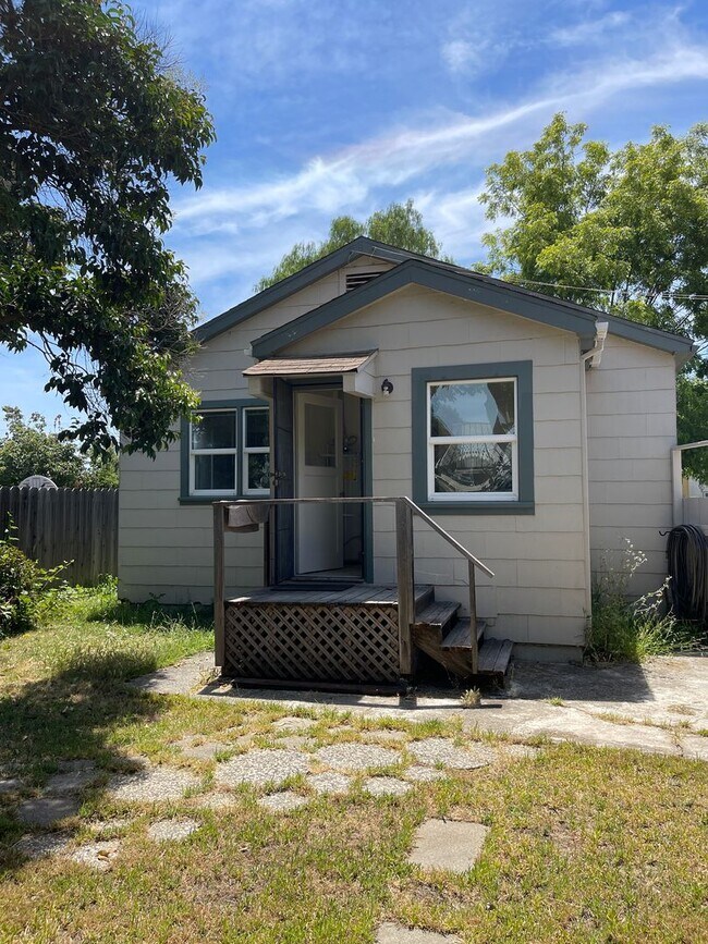Building Photo - Laurel Avenue Cottages