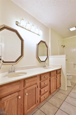 Building Photo - 2965 Red Oak Cir