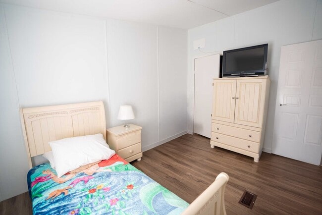 Building Photo - 20511 N Sabine Dr