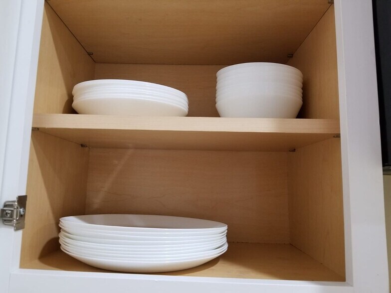 Building Photo - 2028 Pimmit Dr