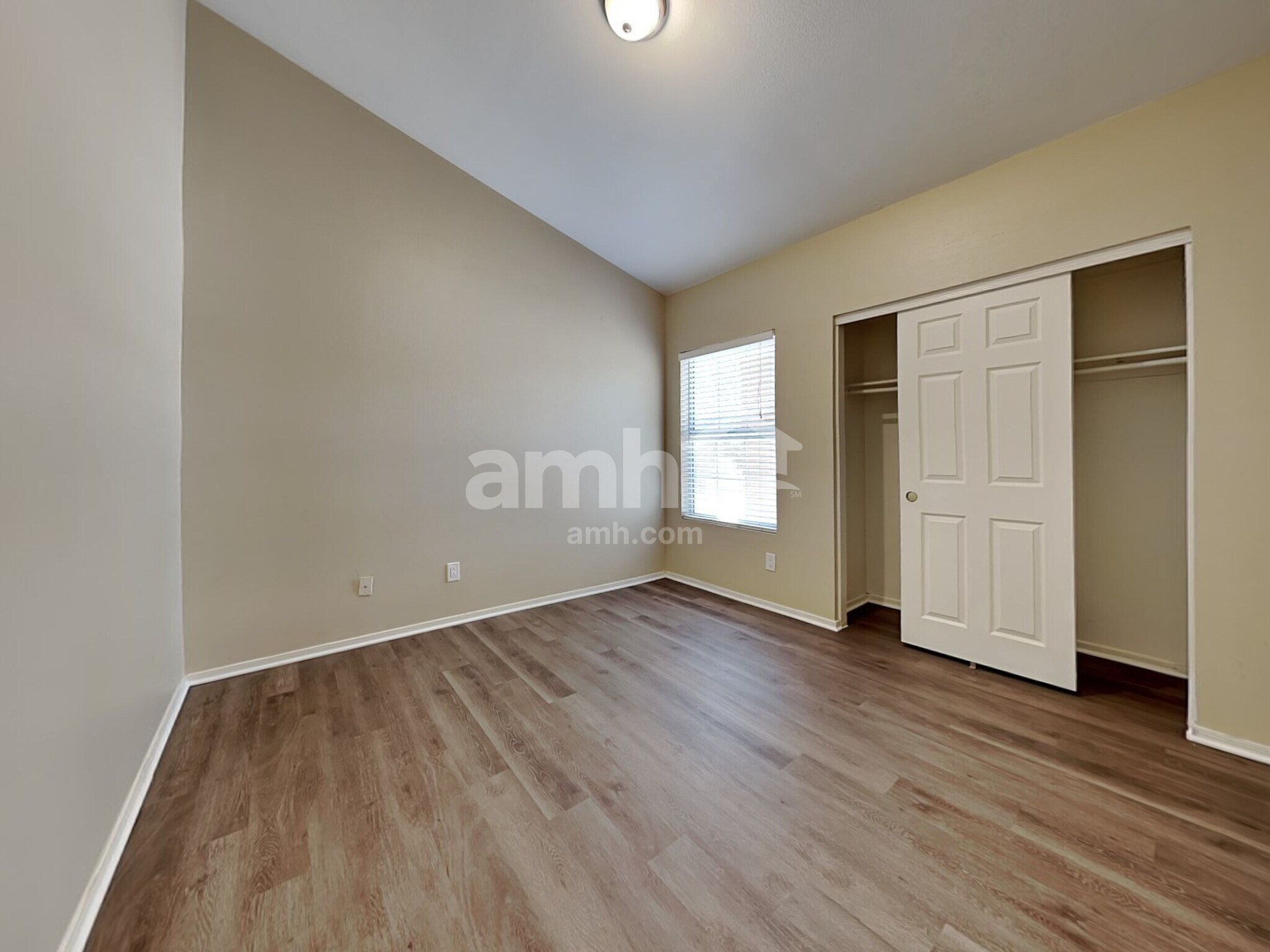 Building Photo - 1214 E Artesian Way