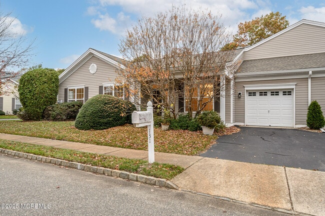 Building Photo - 131 Greenlawns Dr