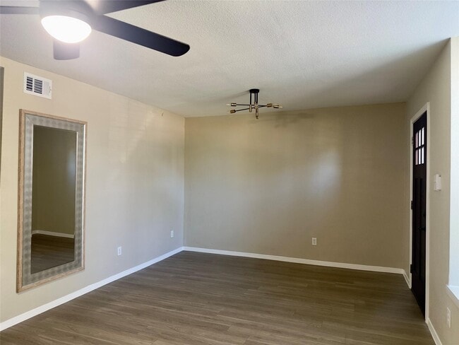 Building Photo - 10168 Beekman Pl Dr