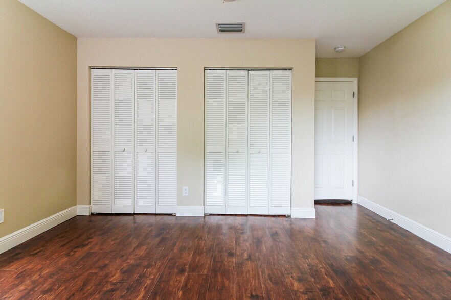 Building Photo - 246 Las Palmas St