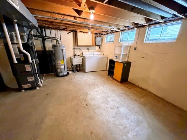 Building Photo - 6022 Applecrest Ct