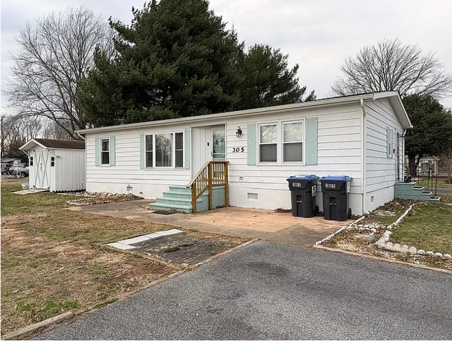 Building Photo - 305 Jean Bradley Cir