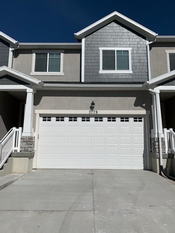 Building Photo - Pet Friendly Lehi Townhome