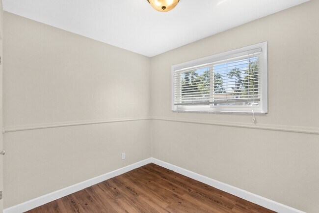 Building Photo - 855 Teson Rd