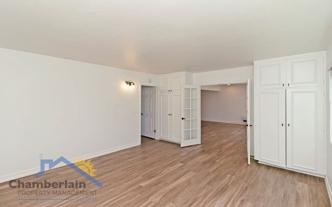 Building Photo - 2 Bedroom/1 Bathroom Coastal Leucadia Duplex!