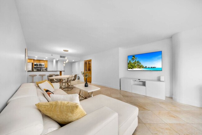 Building Photo - 1717 N Bayshore Dr