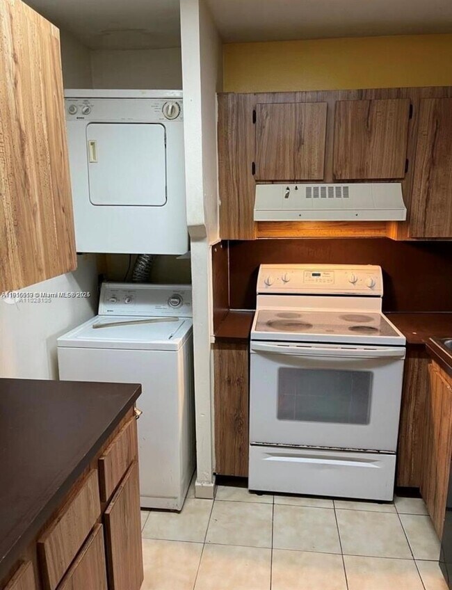 Building Photo - 440 E 23rd St