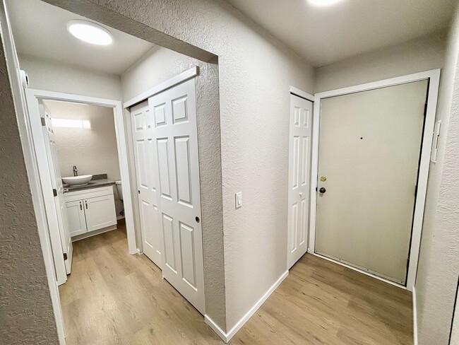 Building Photo - Newly remodeled 1 bed 1 bath at Habitat co...