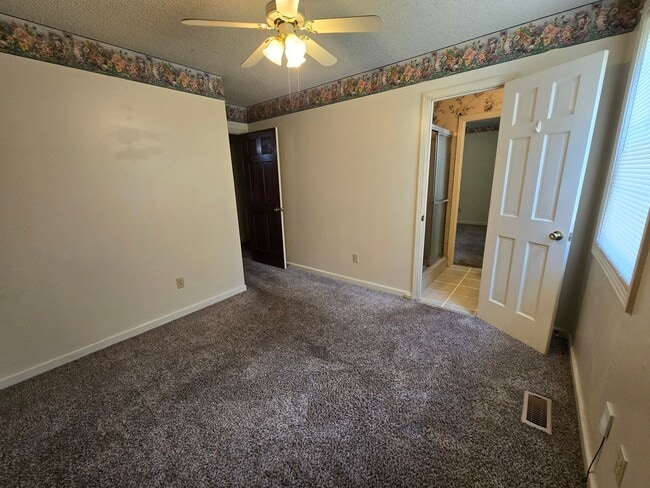 Building Photo - 3/2 One Level Home w/ Spacious, Level Lot!