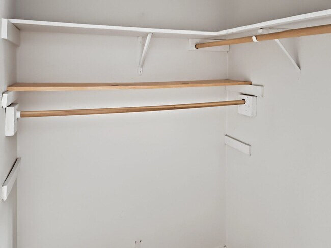 Building Photo - Cary Townhome