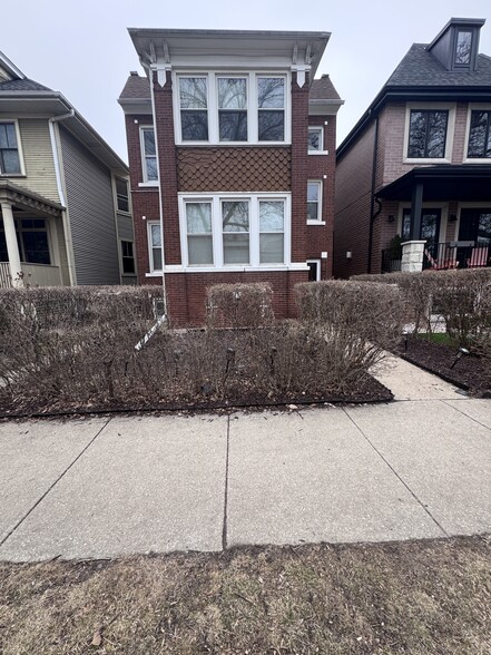 Building Photo - 4325 N Wolcott Ave