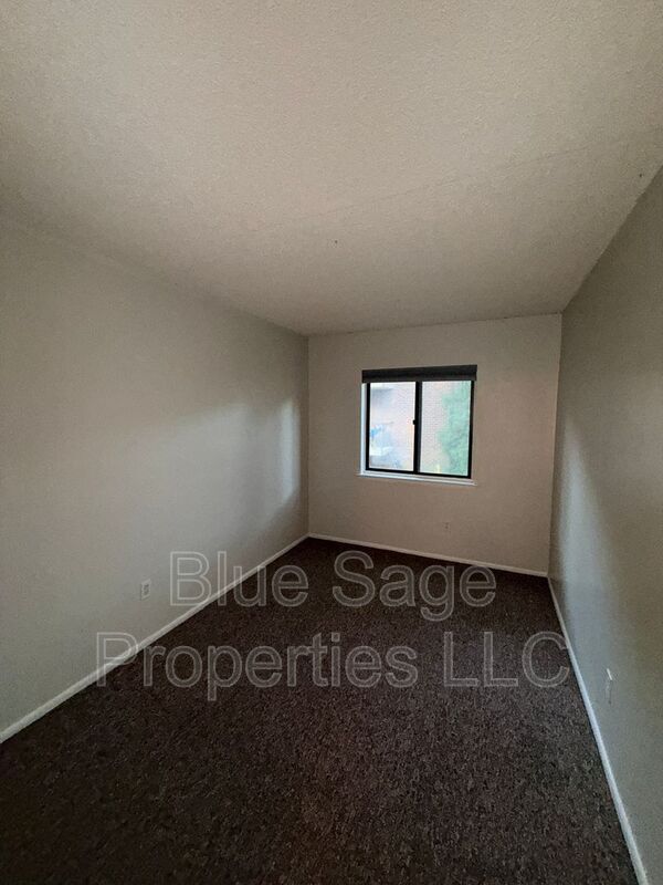 Building Photo - 768 Putnam Blvd