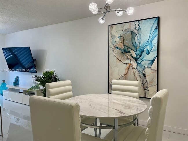 Building Photo - 1401 Bay Rd