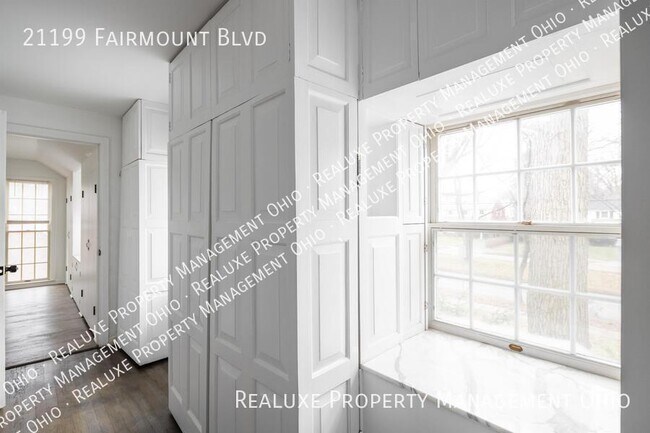 Building Photo - 21199 Fairmount Blvd