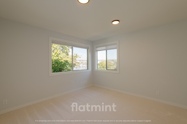 Building Photo - 4444 29th Ave W