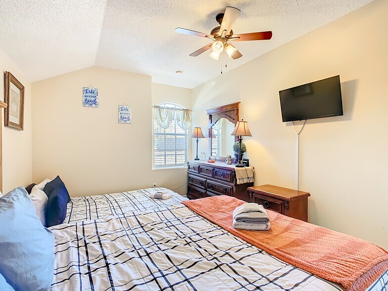 Building Photo - 2041 Morning Star Dr