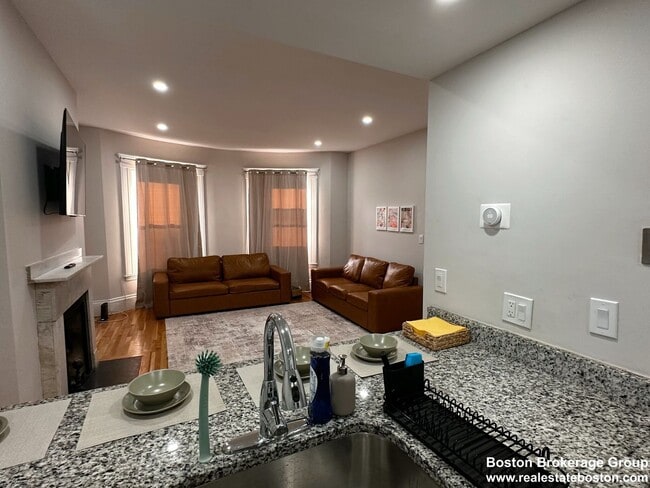 Building Photo - Amazing one bed in the South End... DON'T MISS OUT!!!