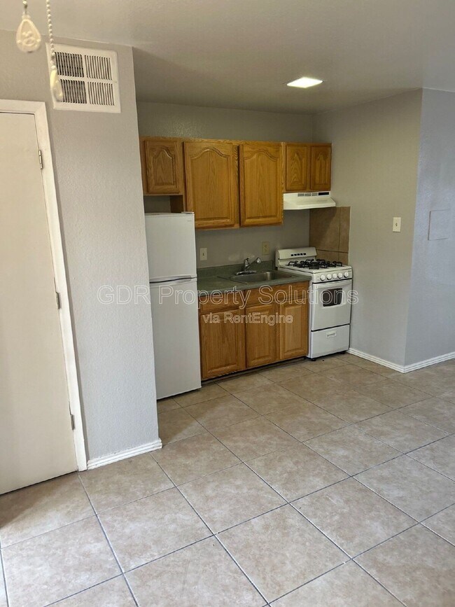 Building Photo - 401 14th St NW