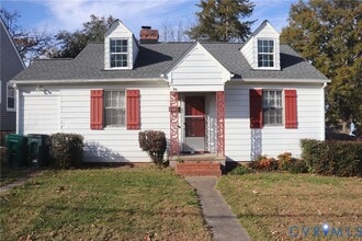 Building Photo - 2628 Kenwood Ave