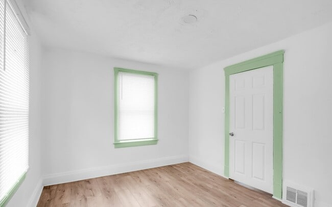 Building Photo - 509 E 143rd St