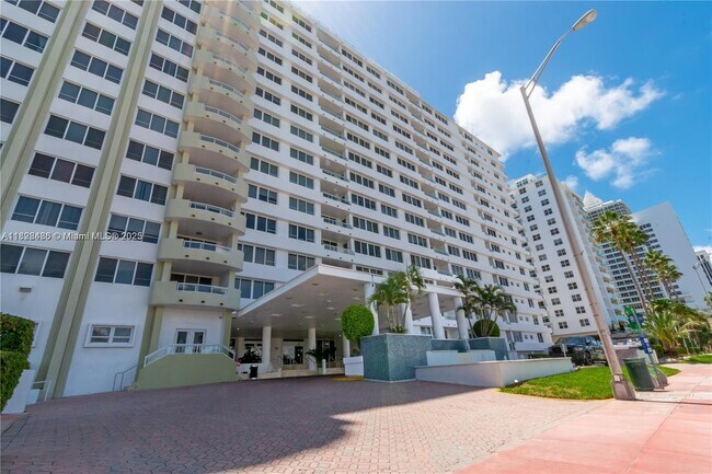 Building Photo - 5005 Collins Ave