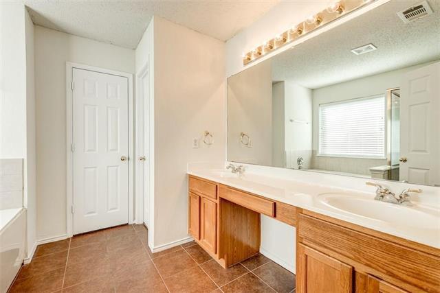 Building Photo - 4500 Shady Hollow Dr