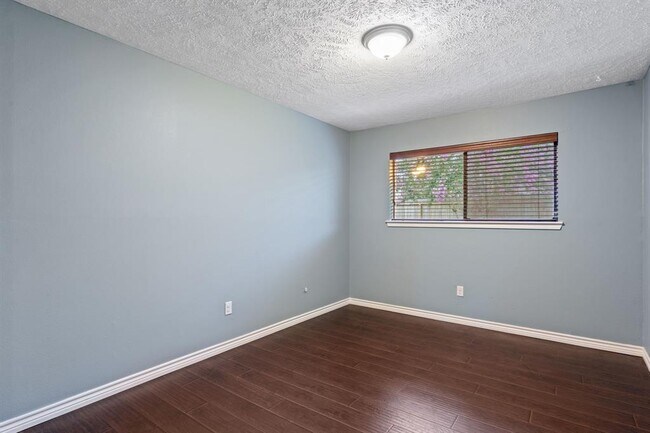 Building Photo - 21406 Park Brook Dr