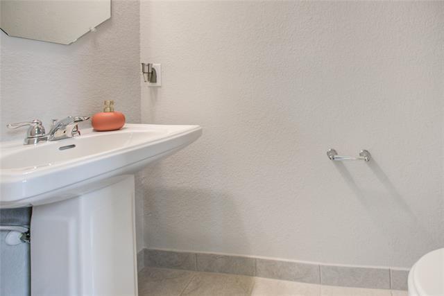 Building Photo - 7606 Cottonwood Falls Dr